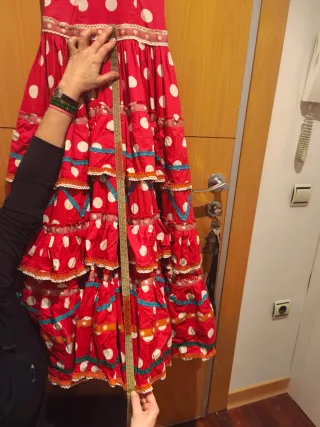 Traje de flamenca rojo con lunares blancos