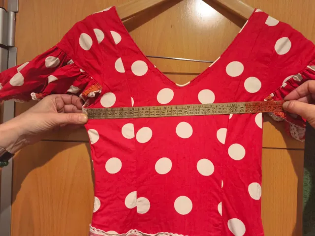 Traje de flamenca rojo con lunares blancos