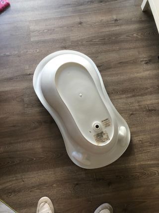 Bañera bebé con soporte plegable – 25 €