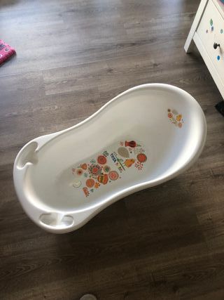 Bañera bebé con soporte plegable – 25 €