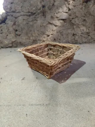 Cestita de mimbre cuadrada