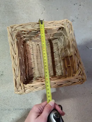 Cestita de mimbre cuadrada