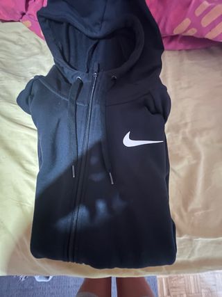 Chaqueta Nike Negra con Cremallera