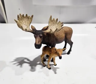 Alce Schleich y cría safari