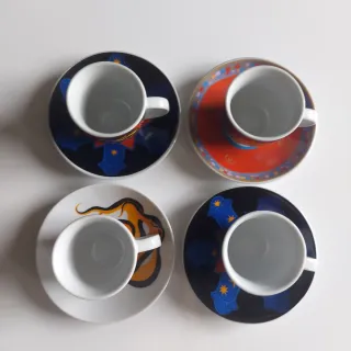 NUEVO! SET de 4 TAZAS Y PLATILLOS CON SOPORTE