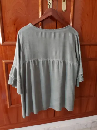 Blusa verde agua con volantes