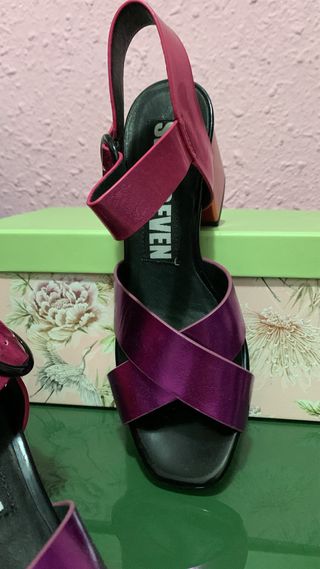 Sandalias tacón rosa y morado