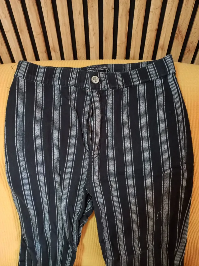 - Pantalón rayas Brandy Melville