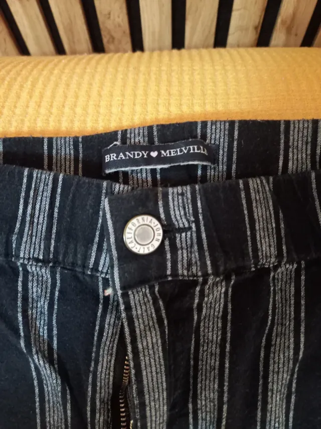 - Pantalón rayas Brandy Melville