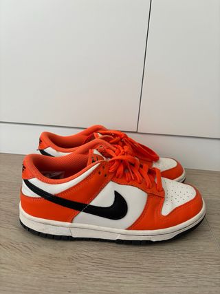 Nike Dunk Naranja y Blanco