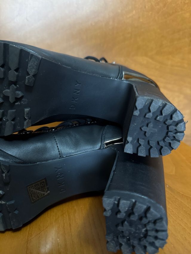 Botines DKNY Tacón Grueso Negro