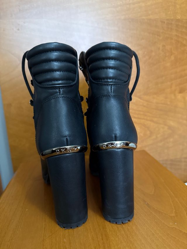Botines DKNY Tacón Grueso Negro