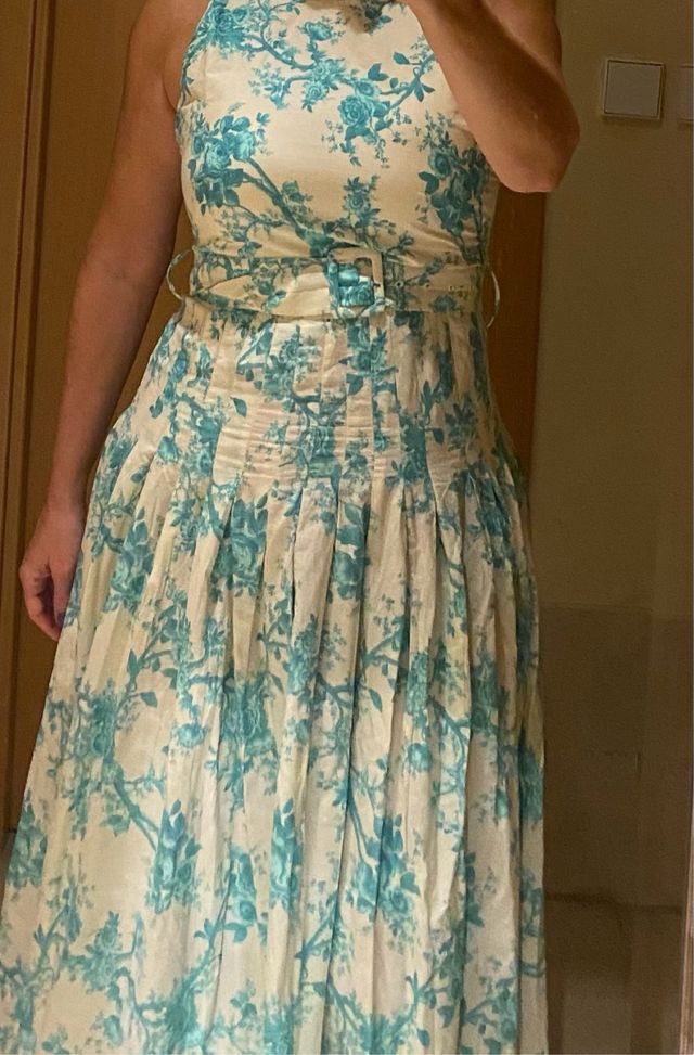 Vestido floral azul y blanco