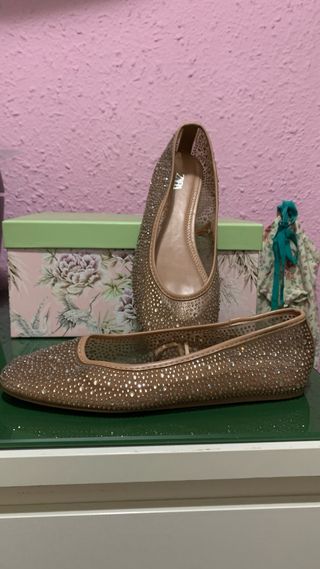 Zapatos Zara Beige y Dorados Brillantes