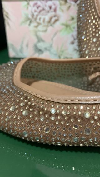 Zapatos Zara Beige y Dorados Brillantes