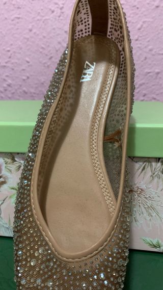 Zapatos Zara Beige y Dorados Brillantes