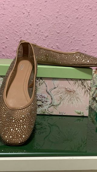 Zapatos Zara Beige y Dorados Brillantes