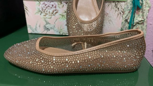 Zapatos Zara Beige y Dorados Brillantes