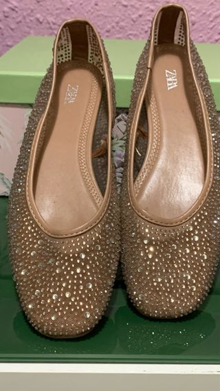 Zapatos Zara Beige y Dorados Brillantes