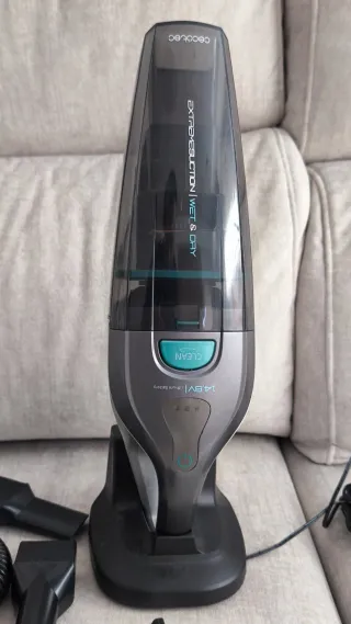 Aspiradora de mano con accesorios