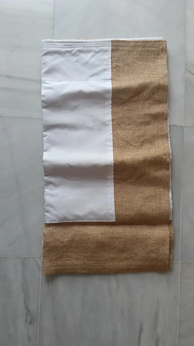 Costal Blanco y arpillera.