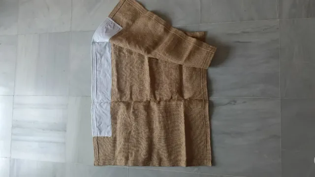 Costal Blanco y arpillera.