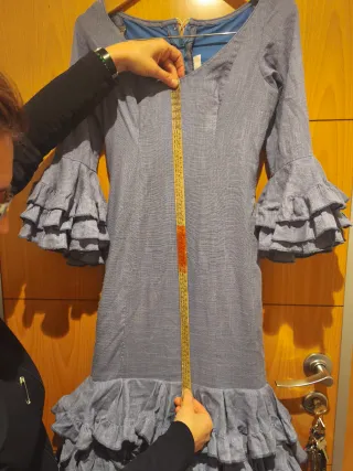 Traje de flamenca azul grisáceo con volantes