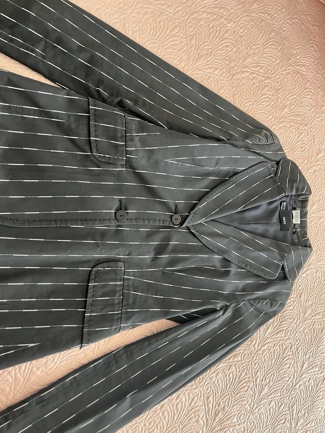 Americana Mango Talla 38 Negra Rayas