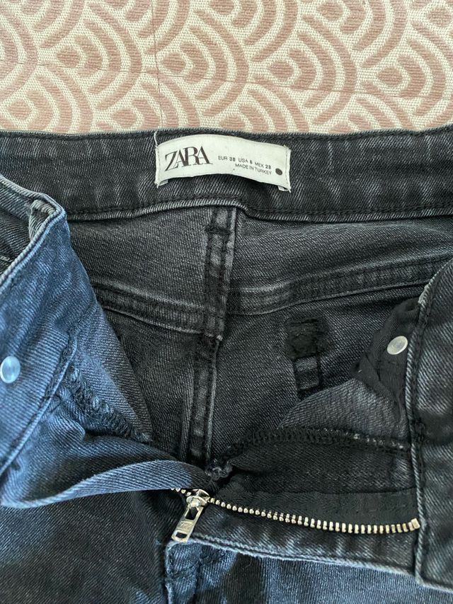 Pantalón vaquero ZARA negro Talla M