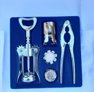 Set di strumenti per vino e frutta secca