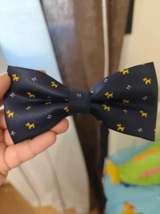 Pajarita azul con lunares multicolor