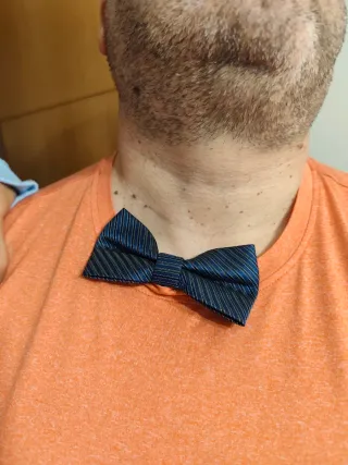 Pajarita azul con lunares multicolor