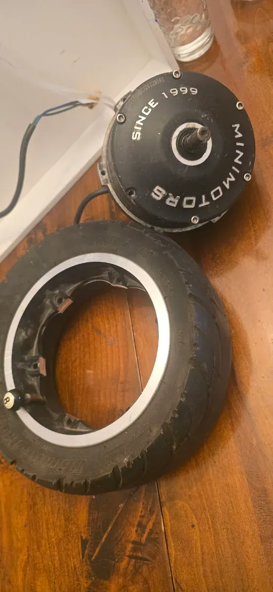 Motor Dualtron Victor con llanta y neumático