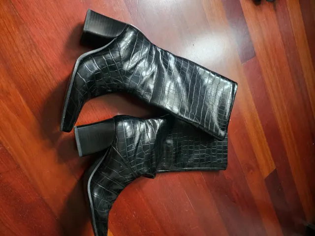 Botas de piel negras con tacón