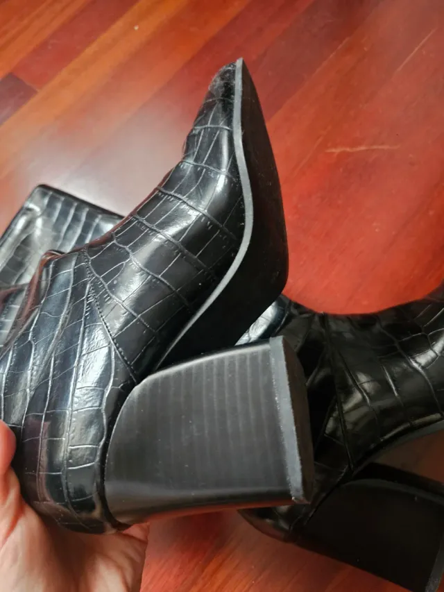 Botas de piel negras con tacón