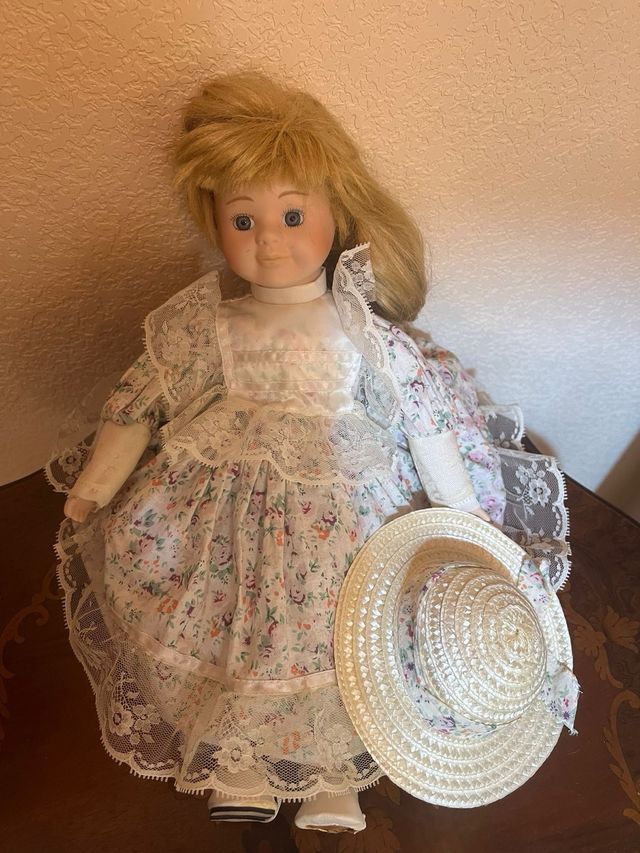 Muñeca de Porcelana Vestida