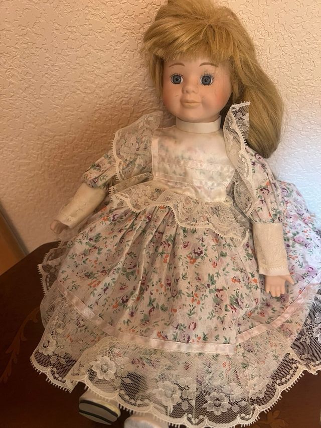 Muñeca de Porcelana Vestida
