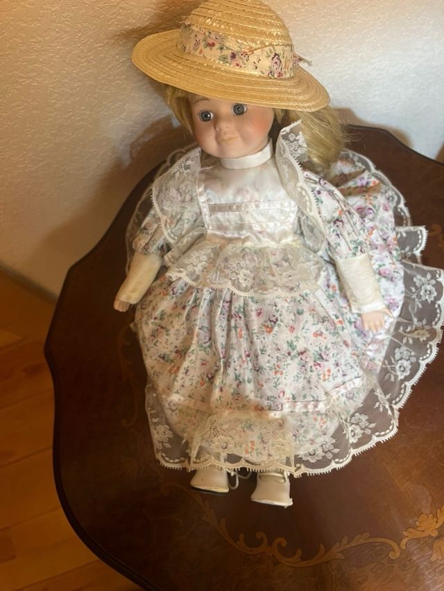 Muñeca de Porcelana Vestida