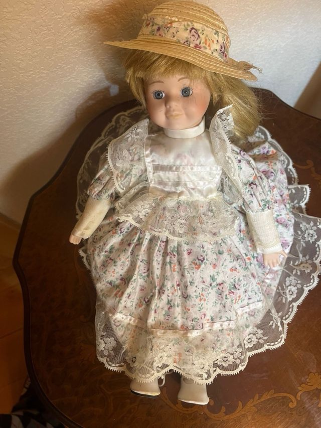 Muñeca de Porcelana Vestida