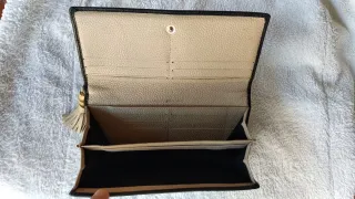 Billetera Piel Purificación García Negra y Dorada