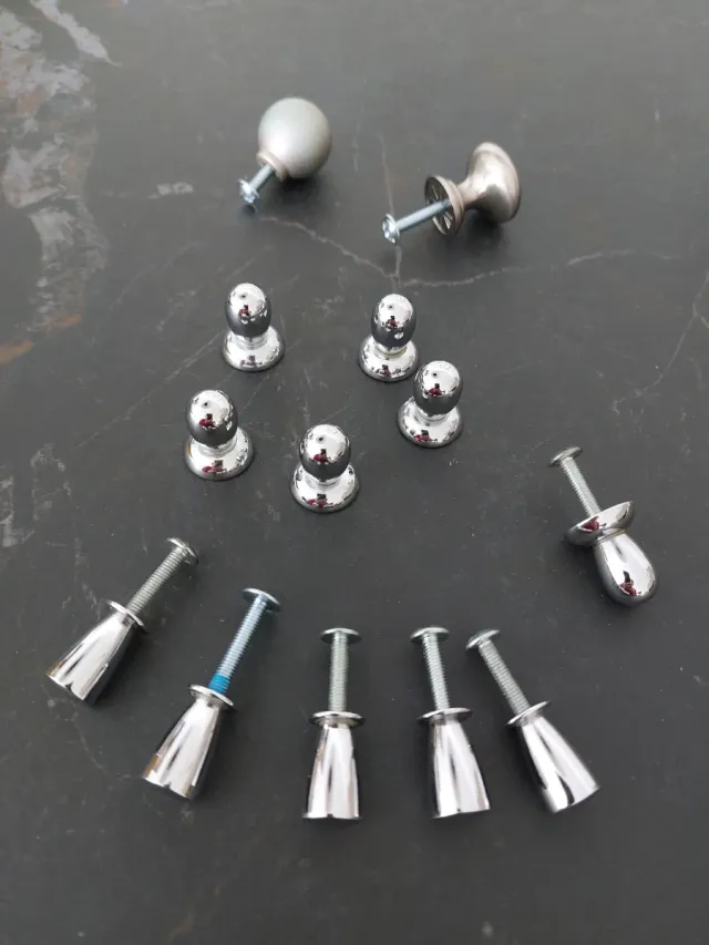 Lote tiradores  puertas y cajones