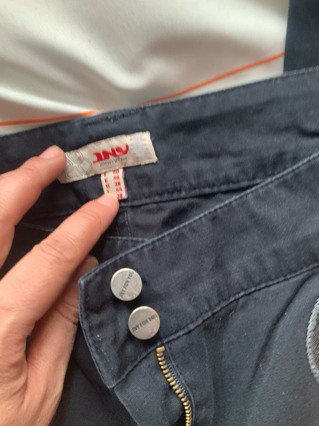 Pantalón vaquero negro con bordado