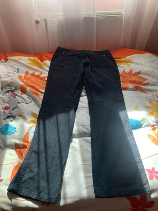 Pantalón vaquero negro con bordado
