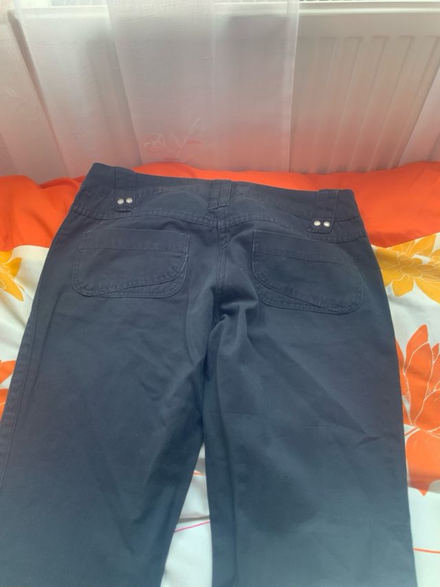 Pantalón vaquero negro con bordado