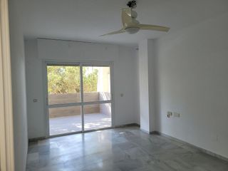 Piso en alquiler en Playa de la Fontanilla en Marbella