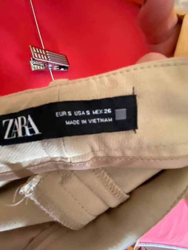 Pantalón Zara beige