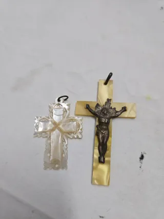 Lote de cruces y medallas religiosas
