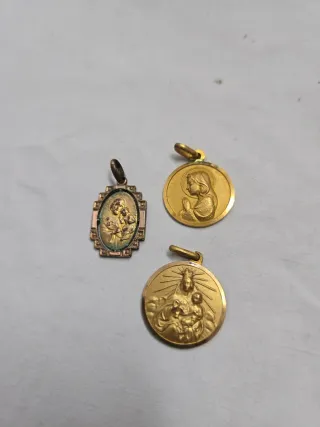 Lote de cruces y medallas religiosas