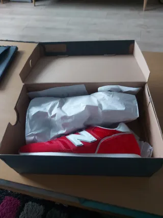 Zapatillas New Balance 373 rojas y blancas