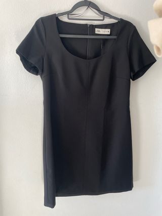 Vestido corto negro Zara